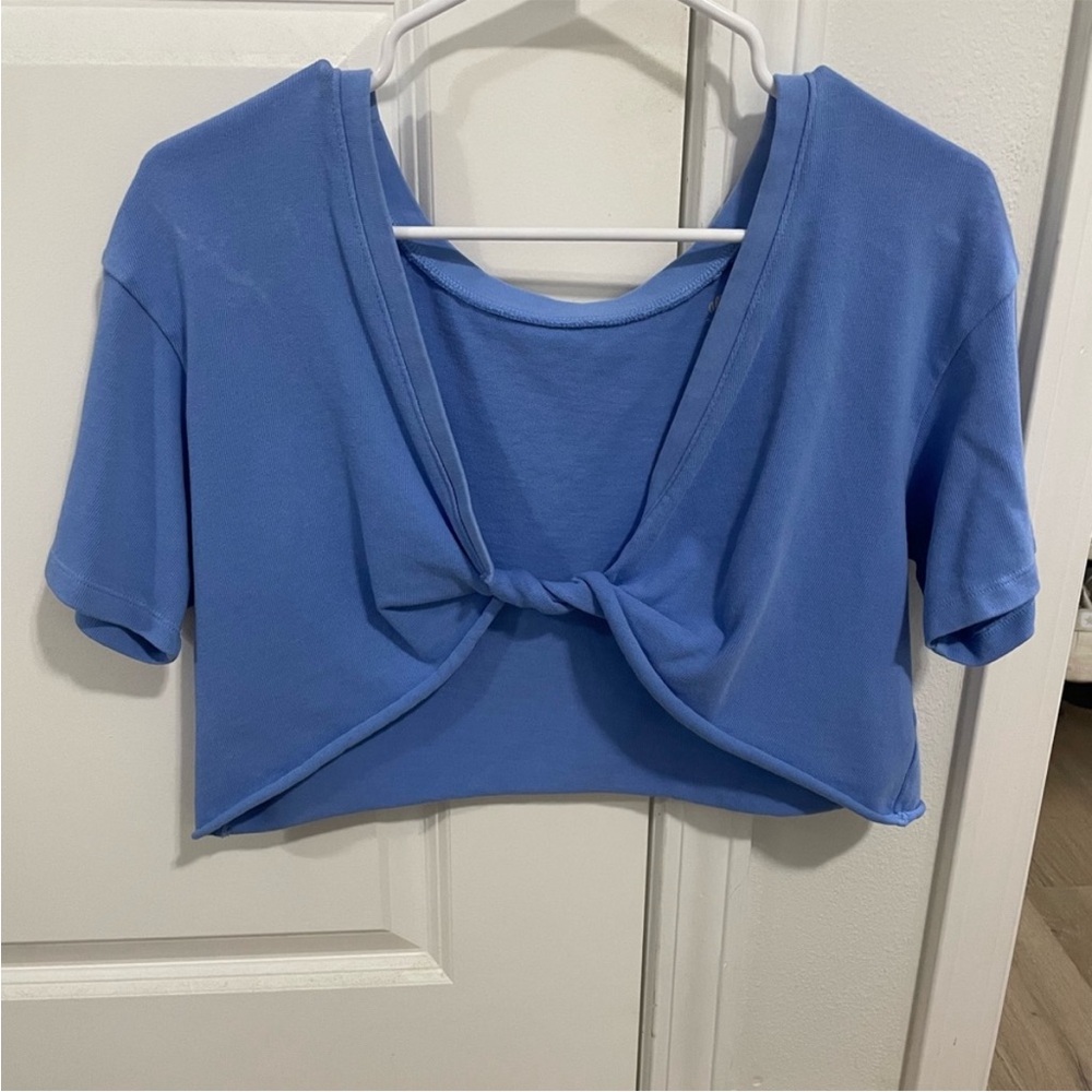 Aerie twist top